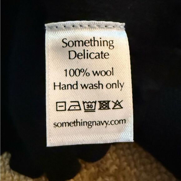 Something Navy cropped Black Wool long sleeve sweater w ruffled hem & sleeves  M - Picture 8 of 9